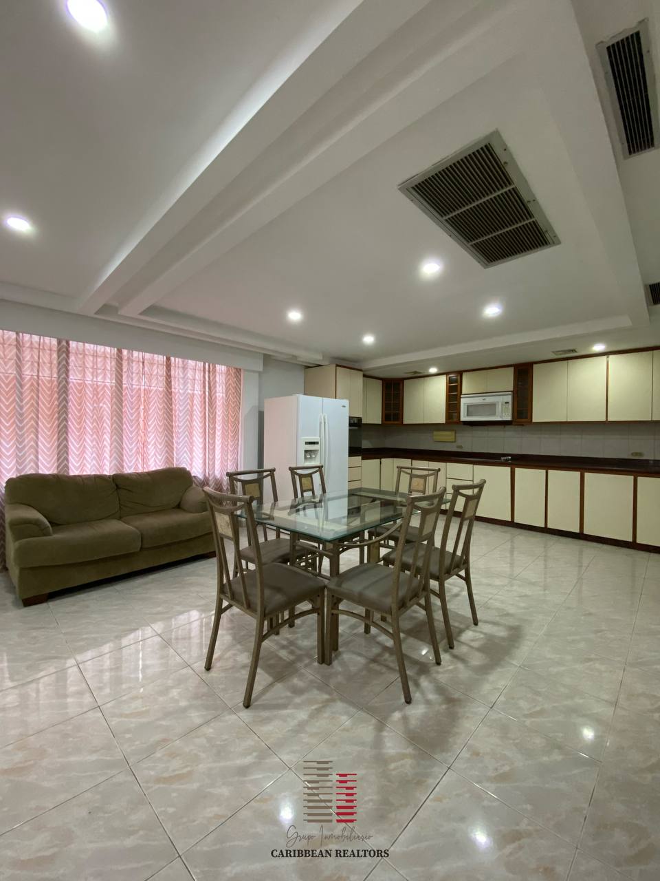 En Venta Acogedora Casa Quinta, Ubicada En La Urb. Costa Azul