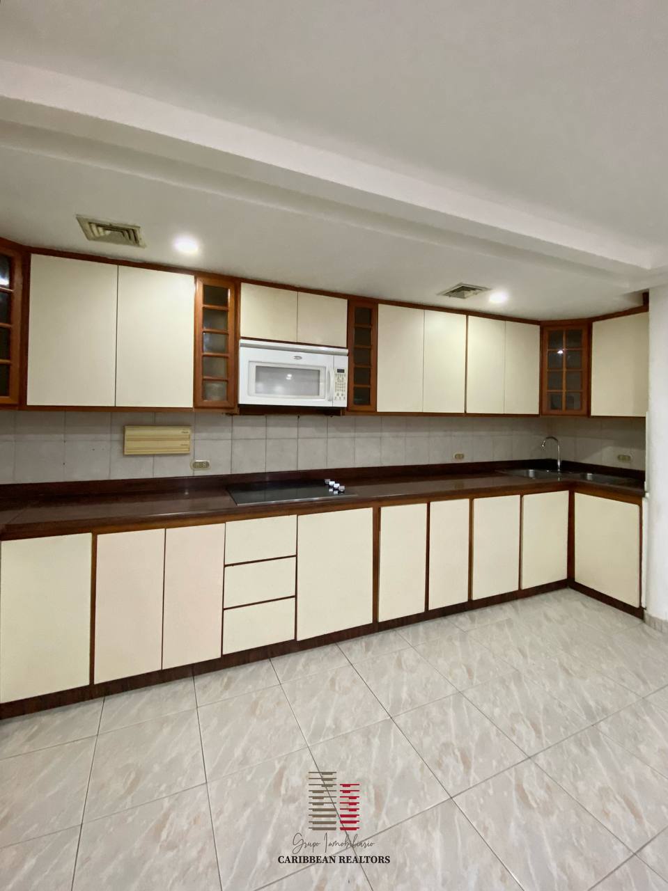 En Venta Acogedora Casa Quinta, Ubicada En La Urb. Costa Azul