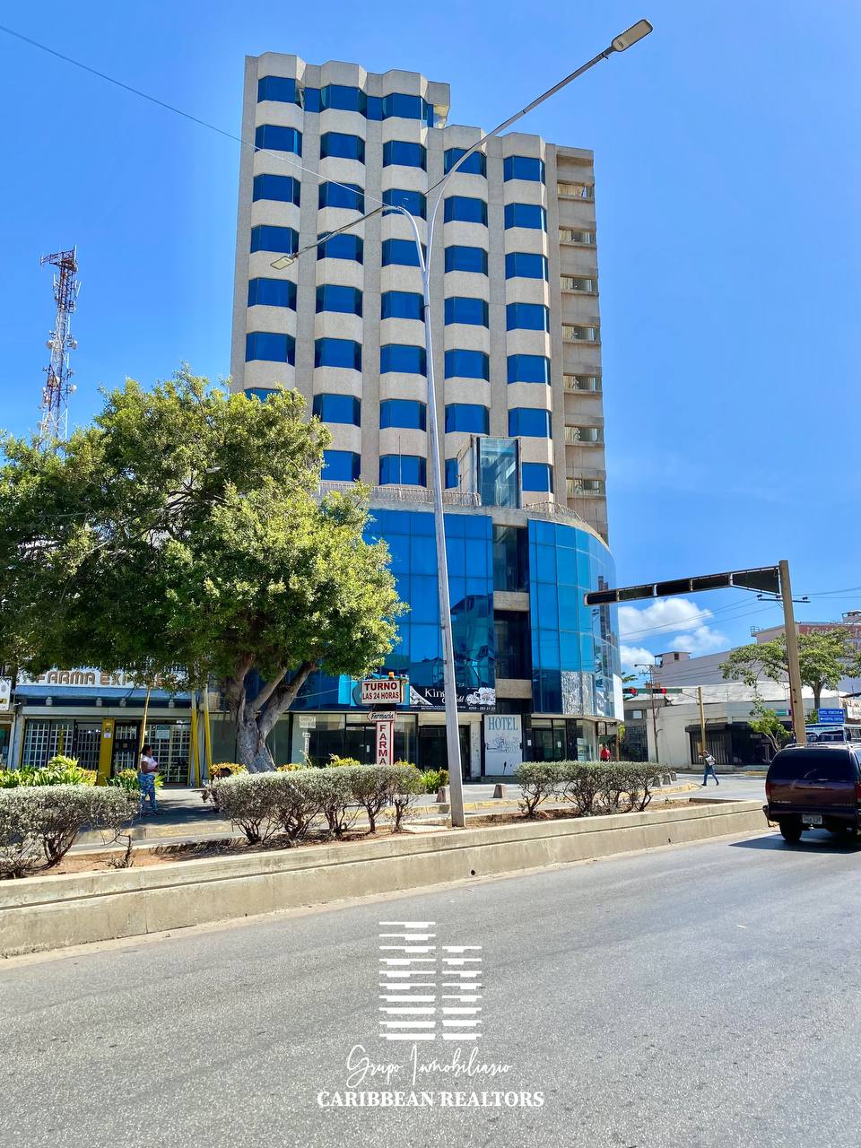 En Venta Hotel Blue Lion Para Remodelar, Ubicado En La Avenida 4 De Mayo