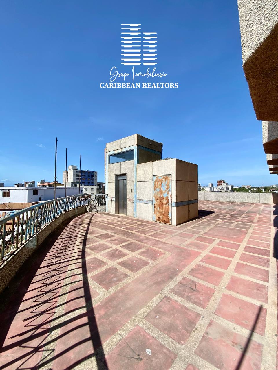 En Venta Hotel Blue Lion Para Remodelar, Ubicado En La Avenida 4 De Mayo