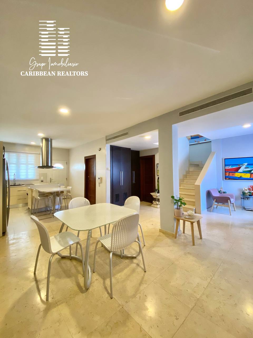 En Venta Hermoso Town House, Ubicado En El Conjunto Residencial Royal Crown