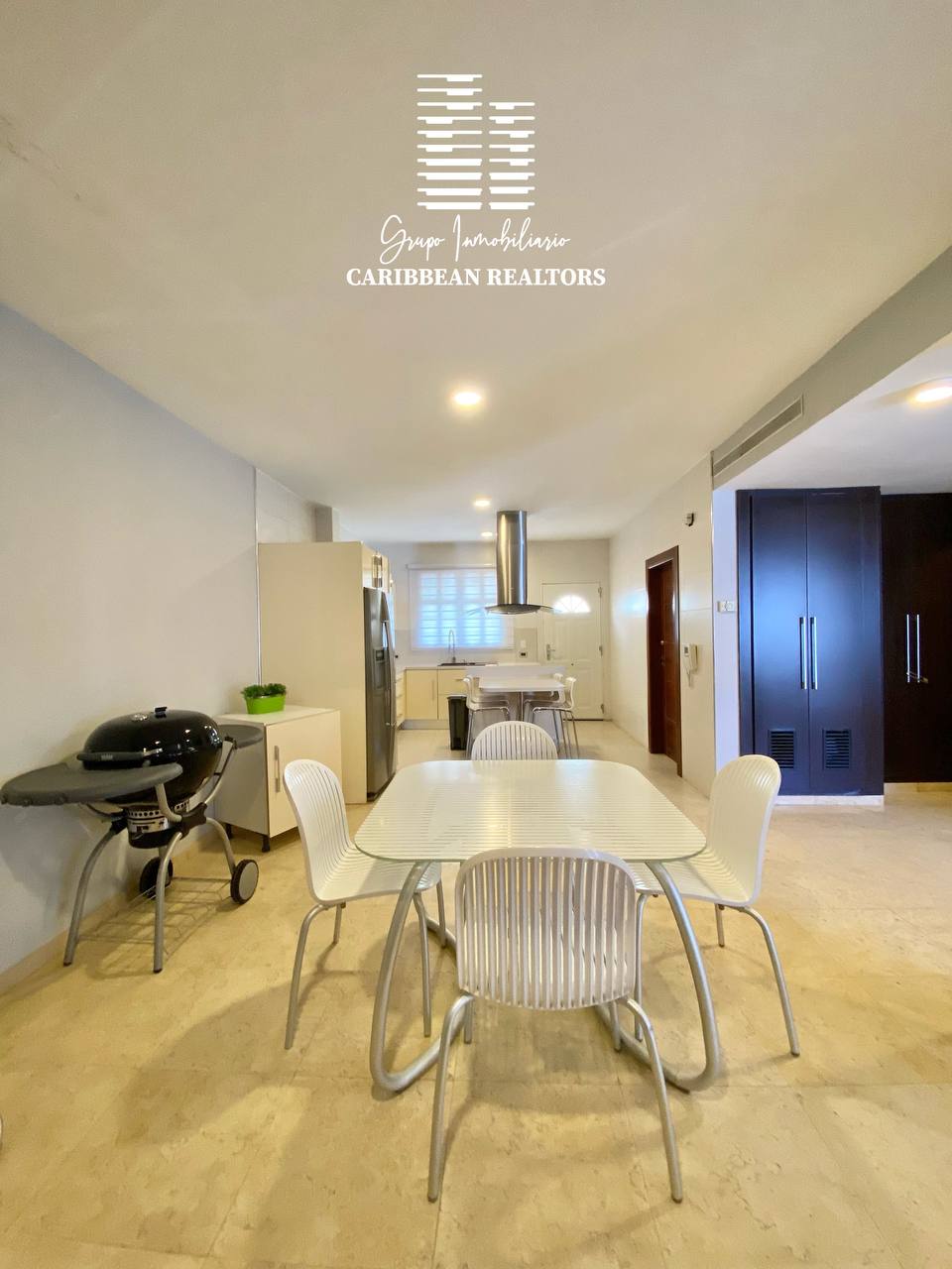 En Venta Hermoso Town House, Ubicado En El Conjunto Residencial Royal Crown