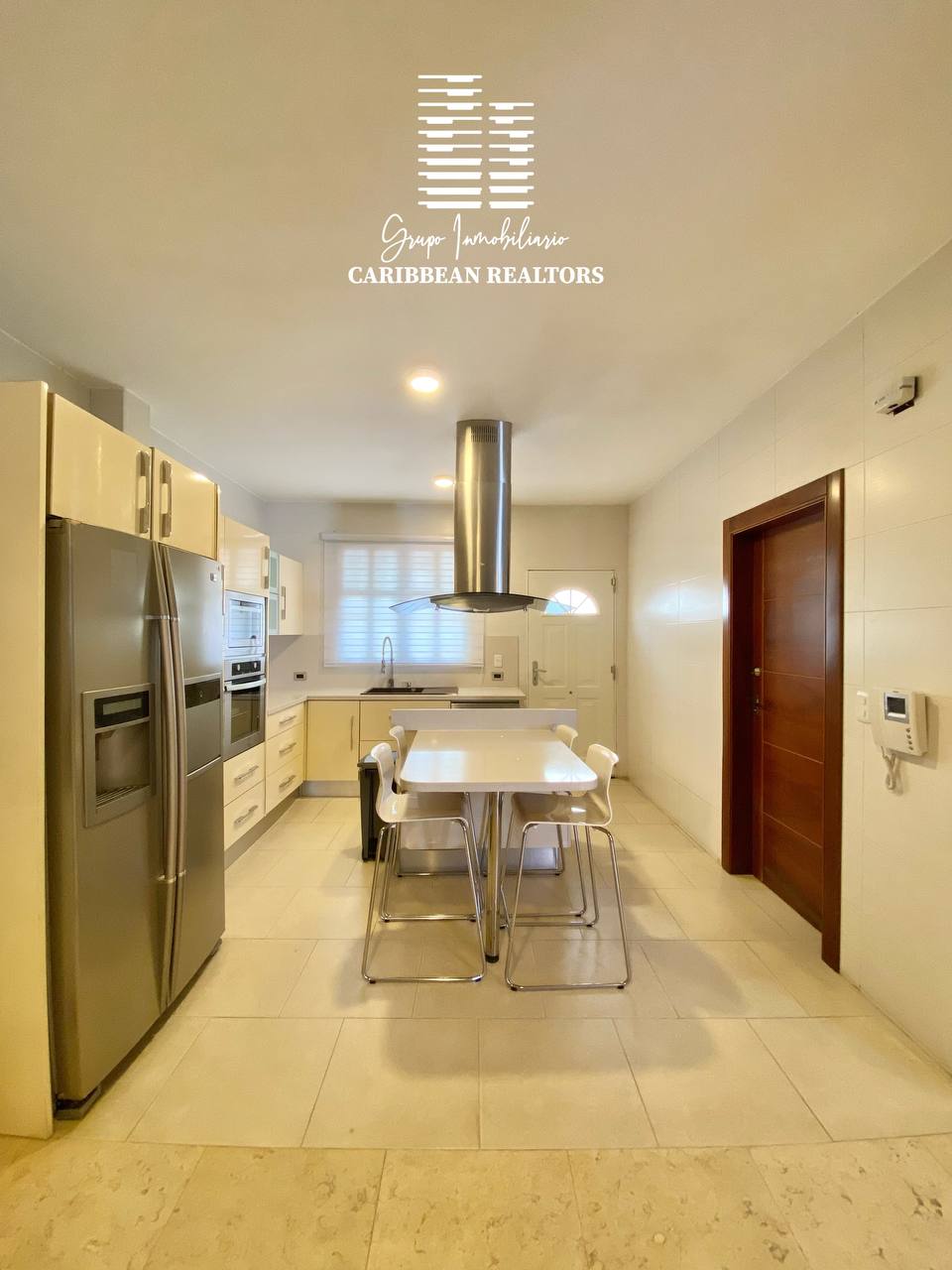 En Venta Hermoso Town House, Ubicado En El Conjunto Residencial Royal Crown
