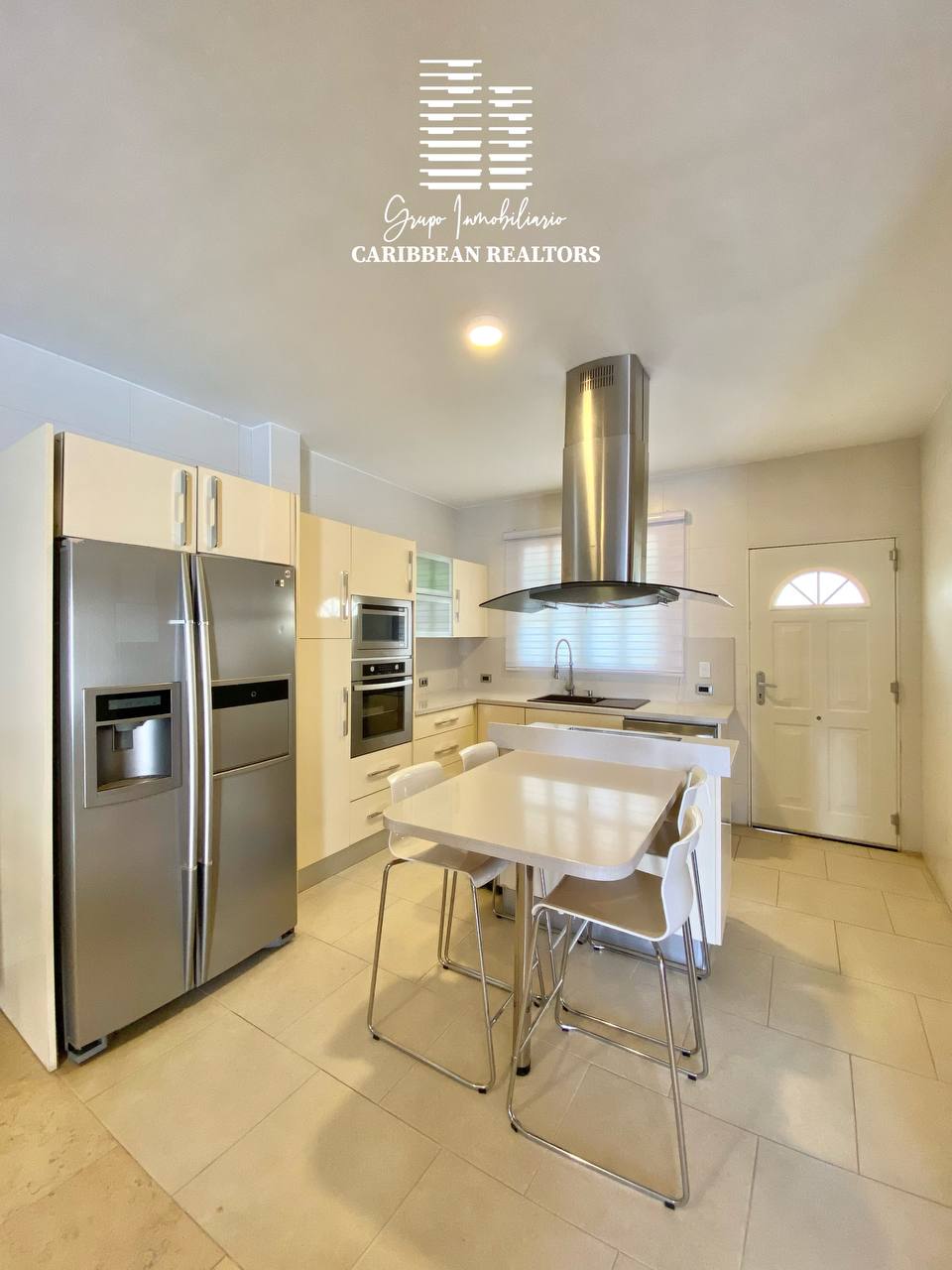 En Venta Hermoso Town House, Ubicado En El Conjunto Residencial Royal Crown