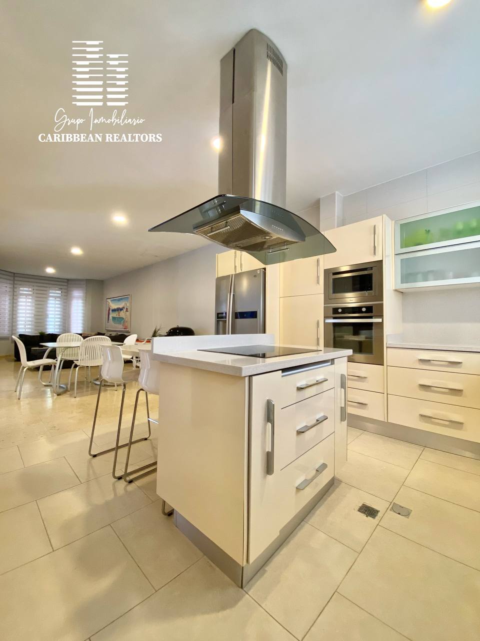 En Venta Hermoso Town House, Ubicado En El Conjunto Residencial Royal Crown