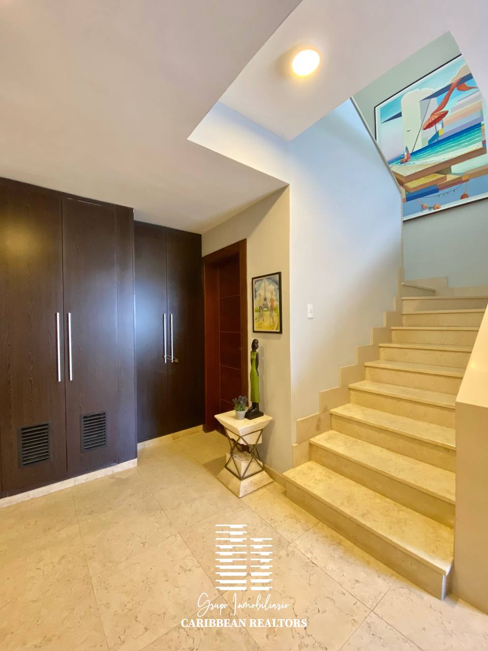 En Venta Hermoso Town House, Ubicado En El Conjunto Residencial Royal Crown
