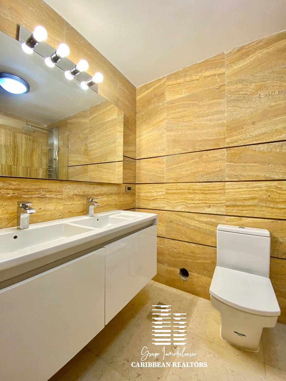 En Venta Hermoso Town House, Ubicado En El Conjunto Residencial Royal Crown