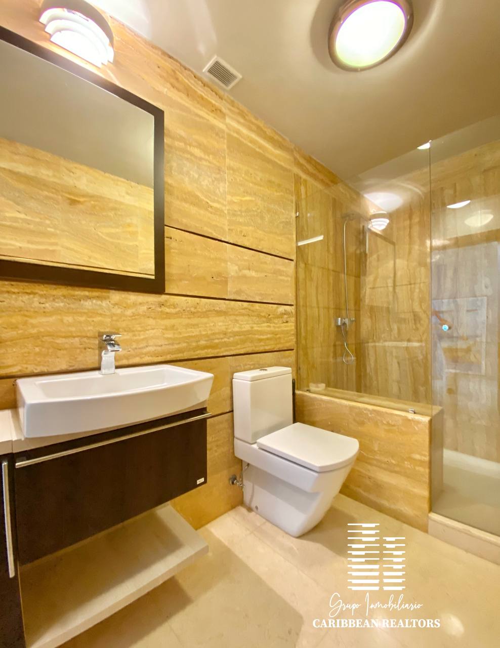 En Venta Hermoso Town House, Ubicado En El Conjunto Residencial Royal Crown