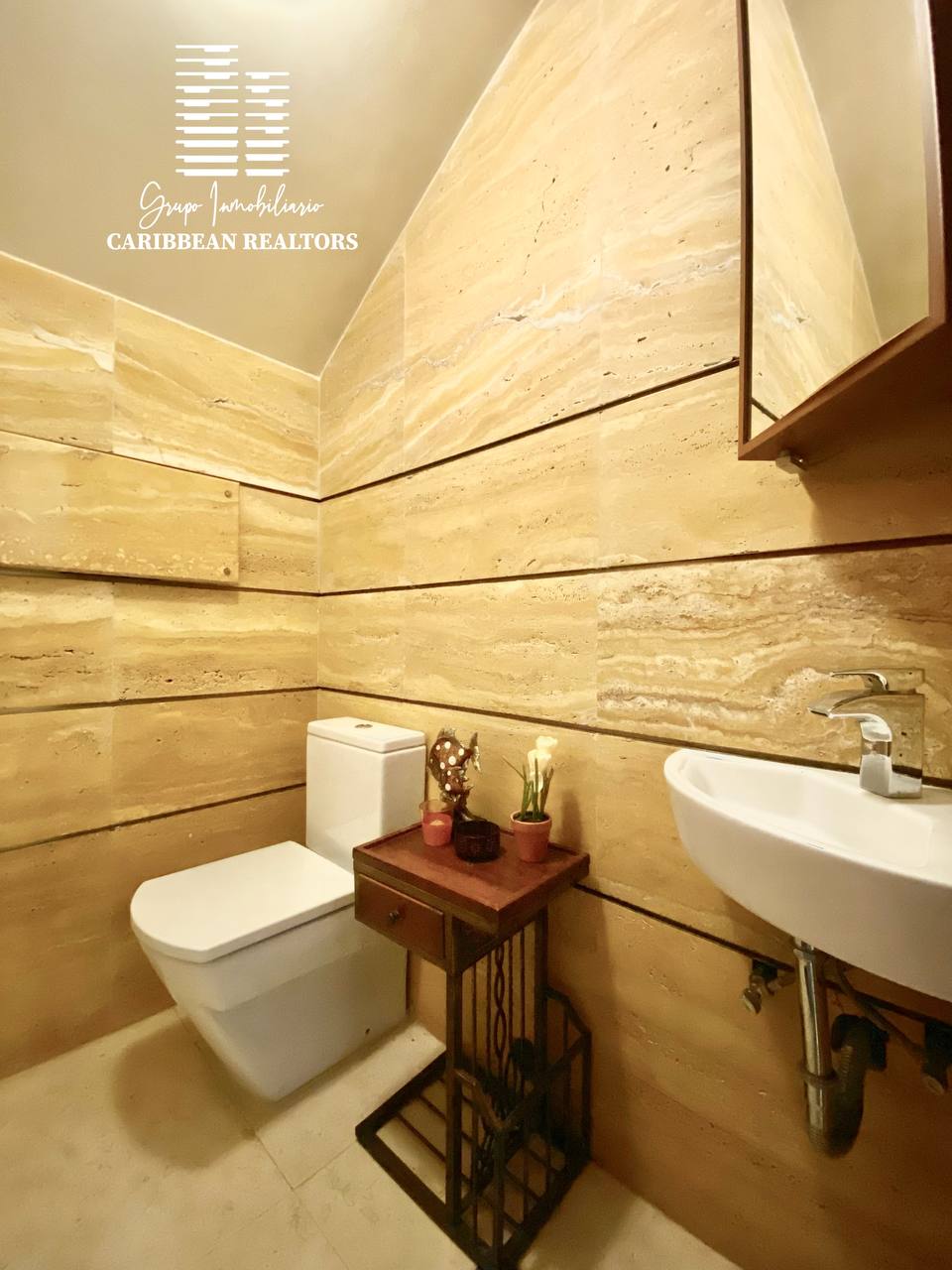 En Venta Hermoso Town House, Ubicado En El Conjunto Residencial Royal Crown
