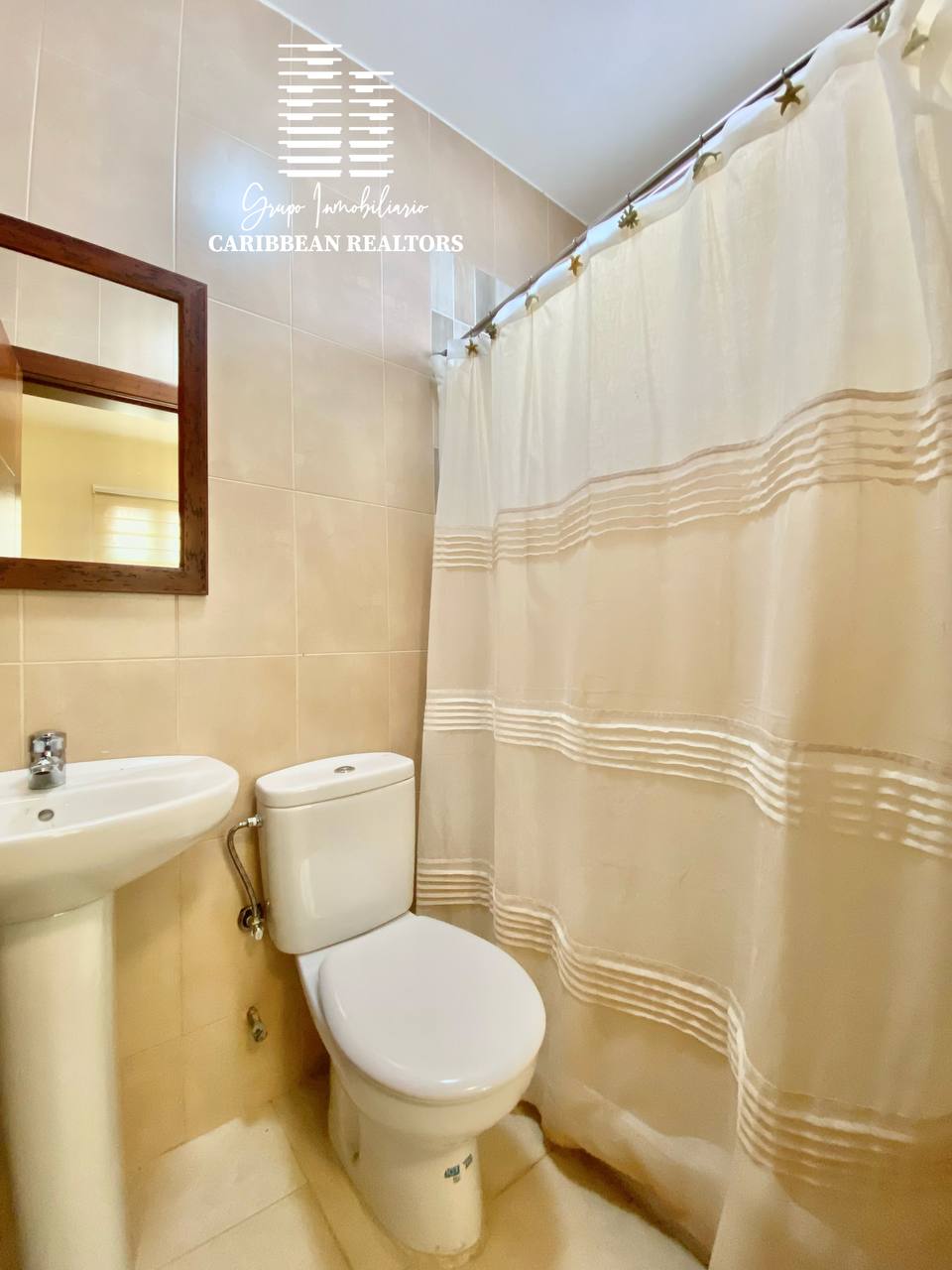 En Venta Hermoso Town House, Ubicado En El Conjunto Residencial Royal Crown