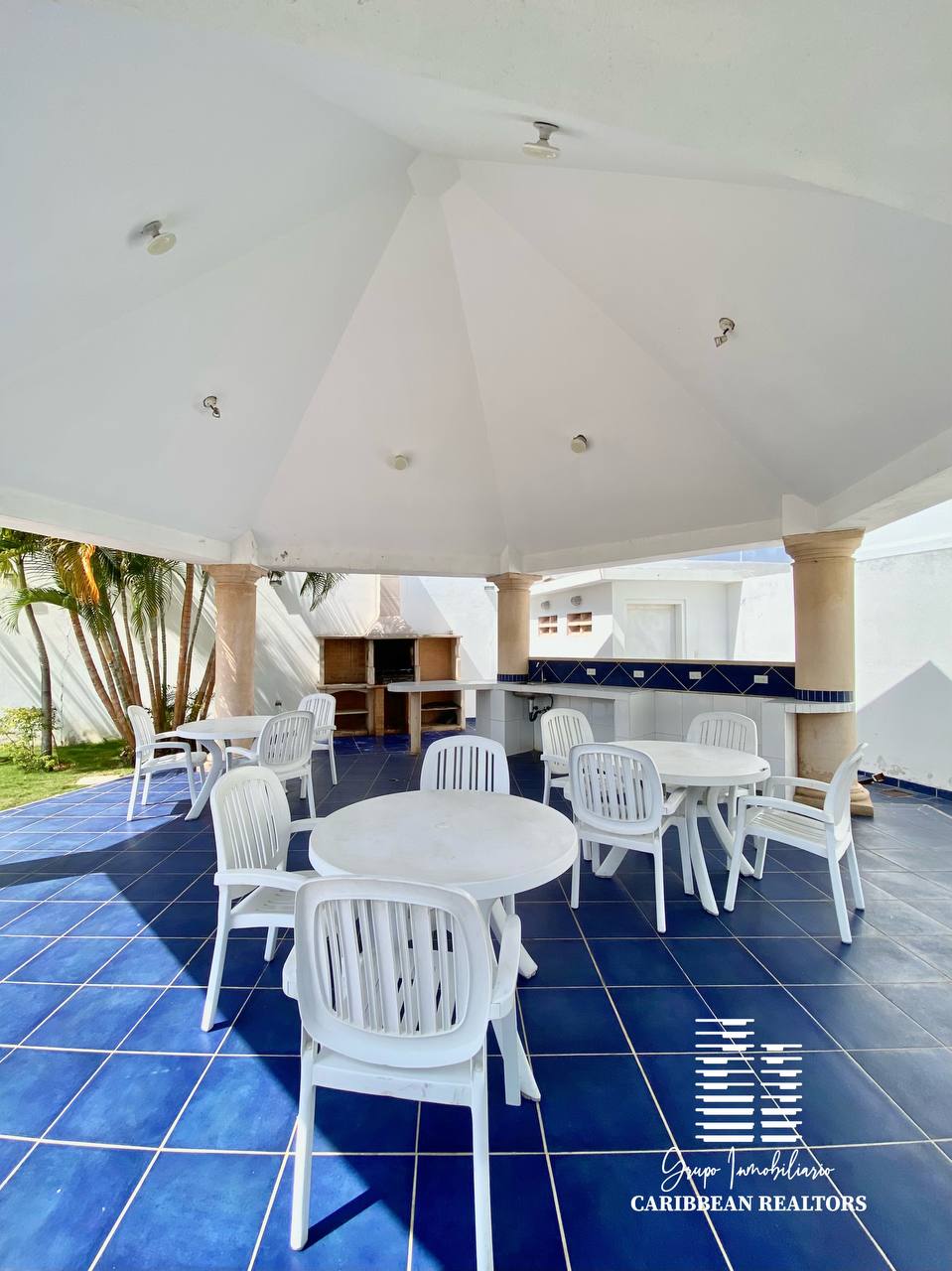 En Venta Hermoso Town House, Ubicado En El Conjunto Residencial Royal Crown