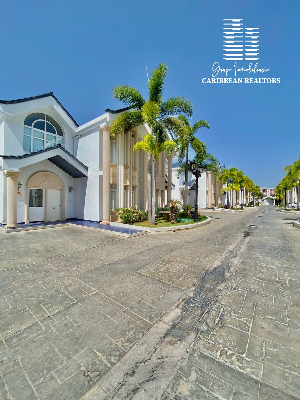 En Venta Hermoso Town House, Ubicado En El Conjunto Residencial Royal Crown