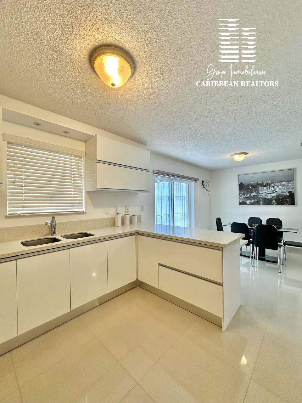 El Alquiler Acogedor Town House, Ubicado En El Conjunto Residencial Porlamar Villas