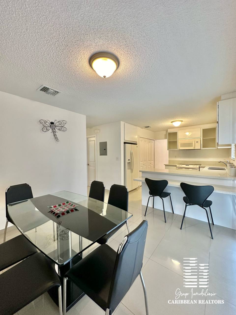 El Alquiler Acogedor Town House, Ubicado En El Conjunto Residencial Porlamar Villas