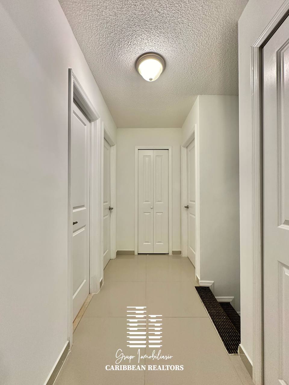 El Alquiler Acogedor Town House, Ubicado En El Conjunto Residencial Porlamar Villas