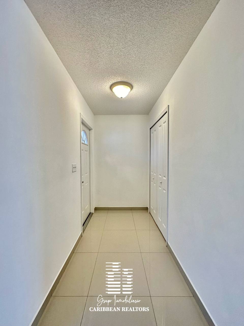 El Alquiler Acogedor Town House, Ubicado En El Conjunto Residencial Porlamar Villas