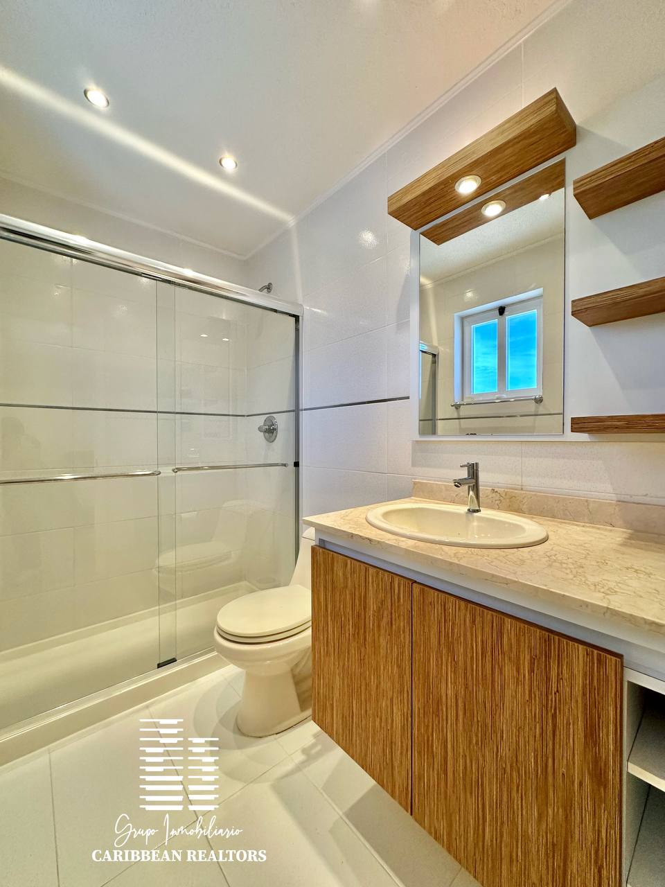 El Alquiler Acogedor Town House, Ubicado En El Conjunto Residencial Porlamar Villas