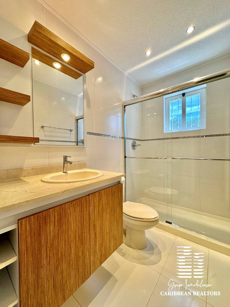 El Alquiler Acogedor Town House, Ubicado En El Conjunto Residencial Porlamar Villas