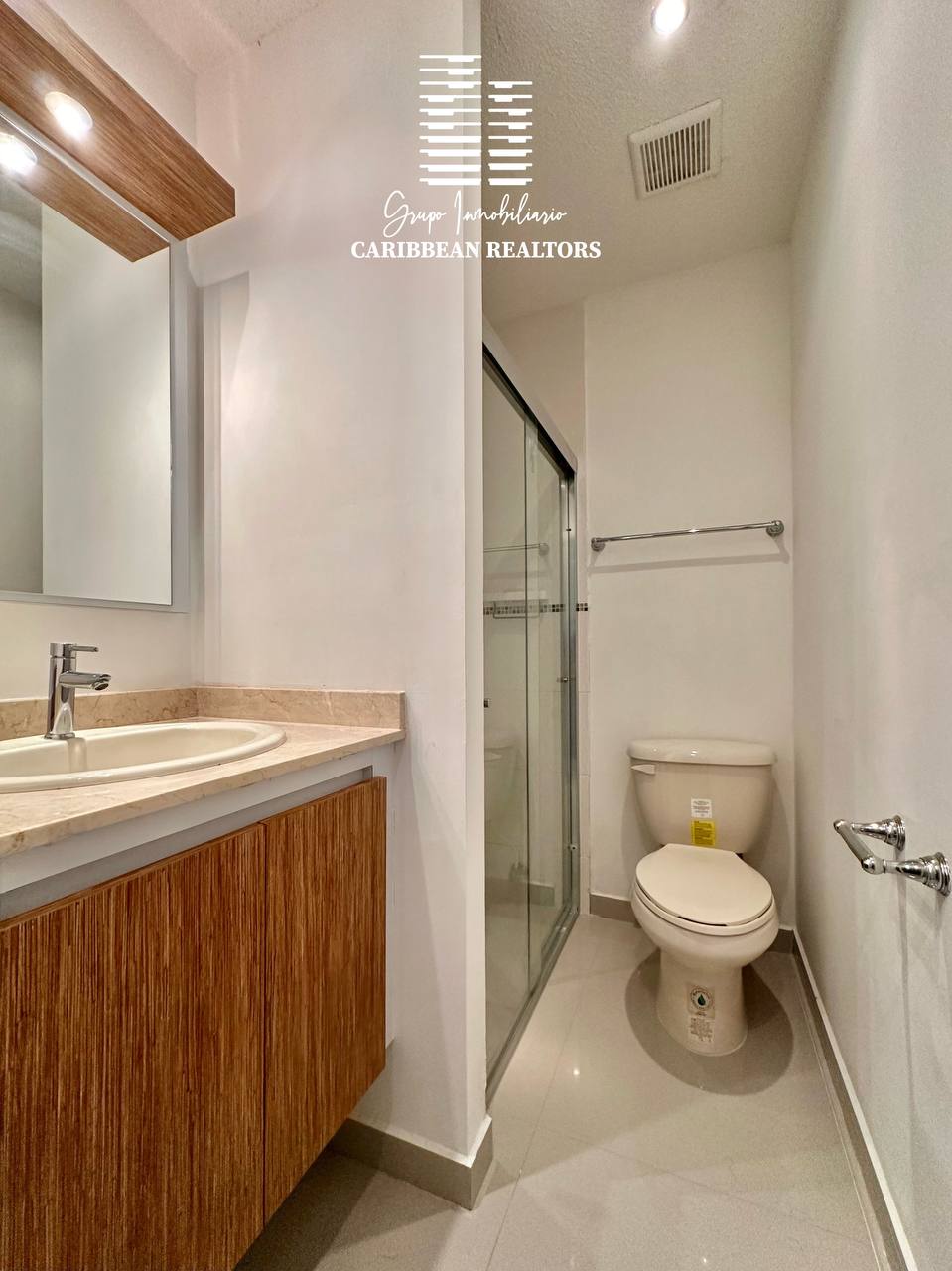 El Alquiler Acogedor Town House, Ubicado En El Conjunto Residencial Porlamar Villas