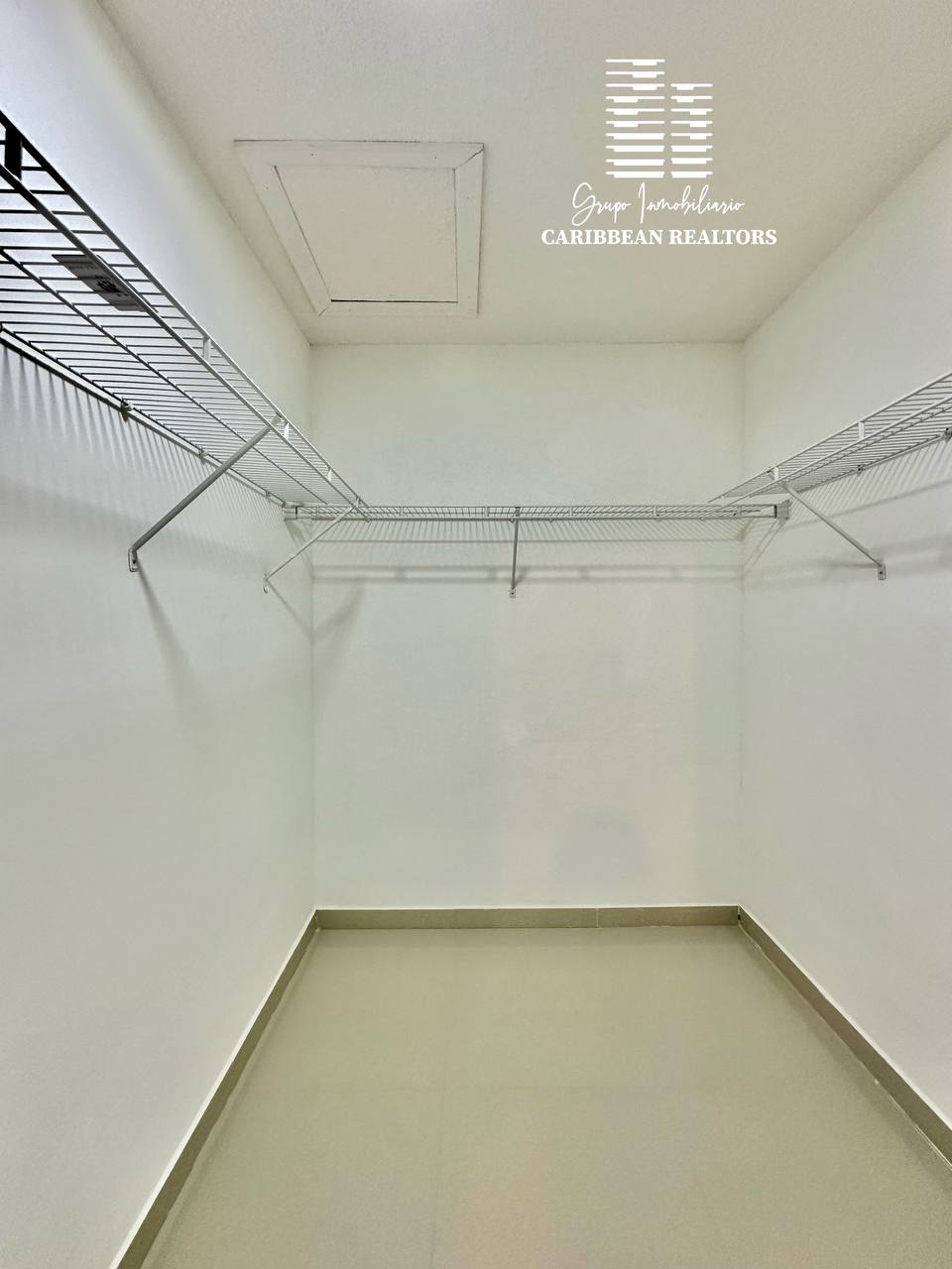 El Alquiler Acogedor Town House, Ubicado En El Conjunto Residencial Porlamar Villas