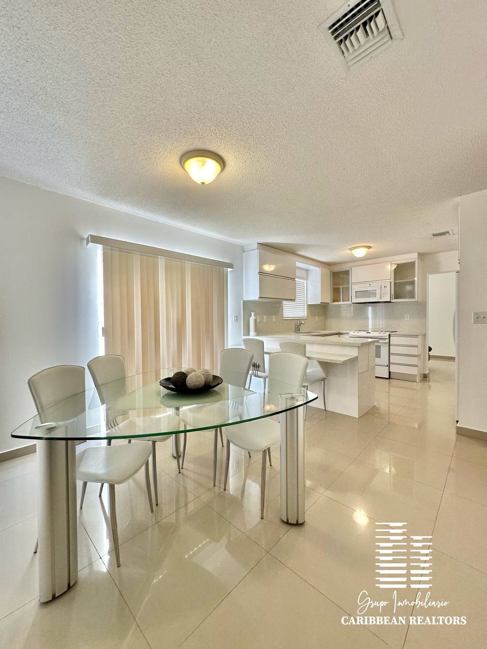 En Alquiler Acogedor Town House Ubicado En El Conjunto Porlamar Villas