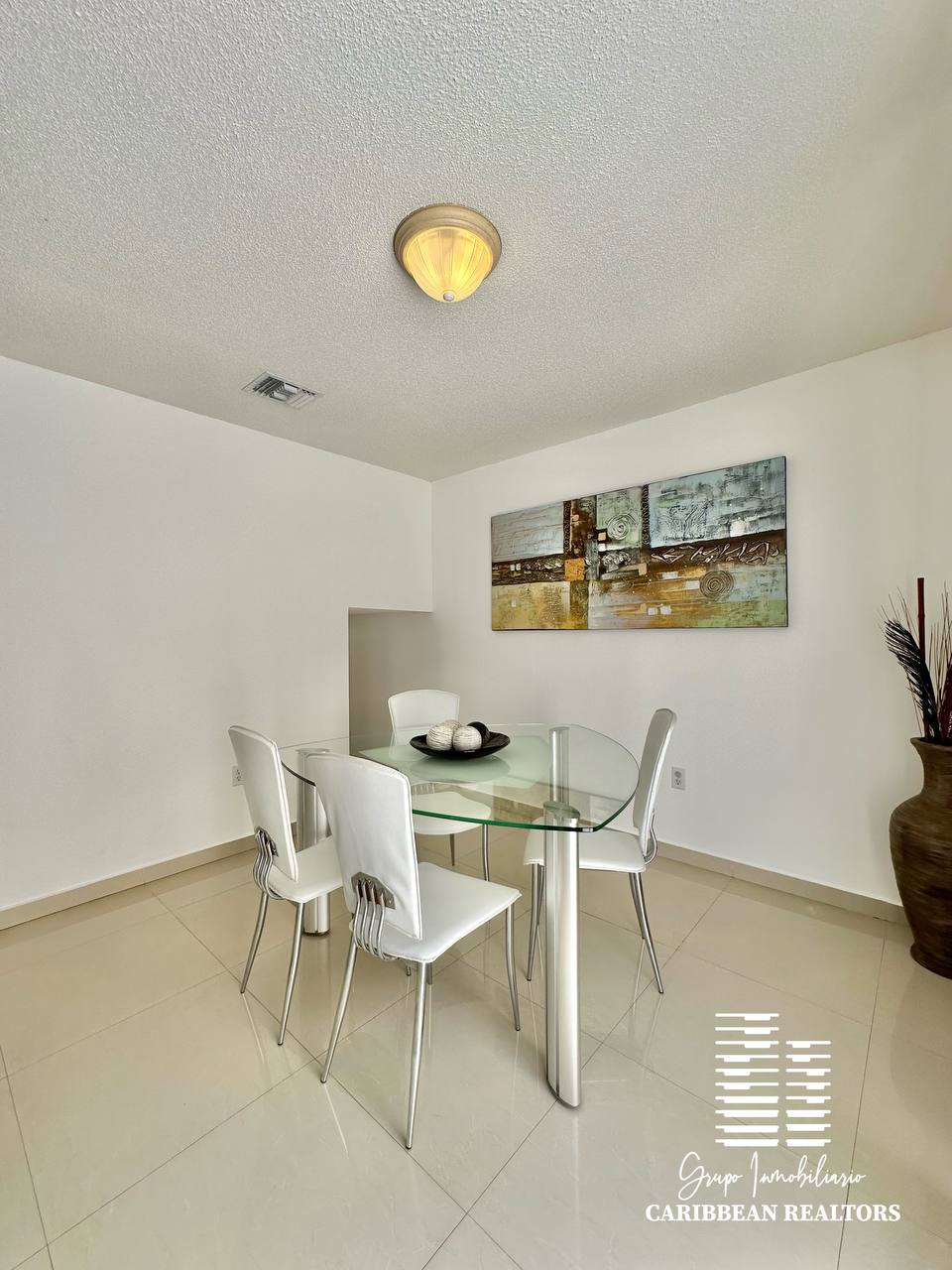 En Alquiler Acogedor Town House Ubicado En El Conjunto Porlamar Villas