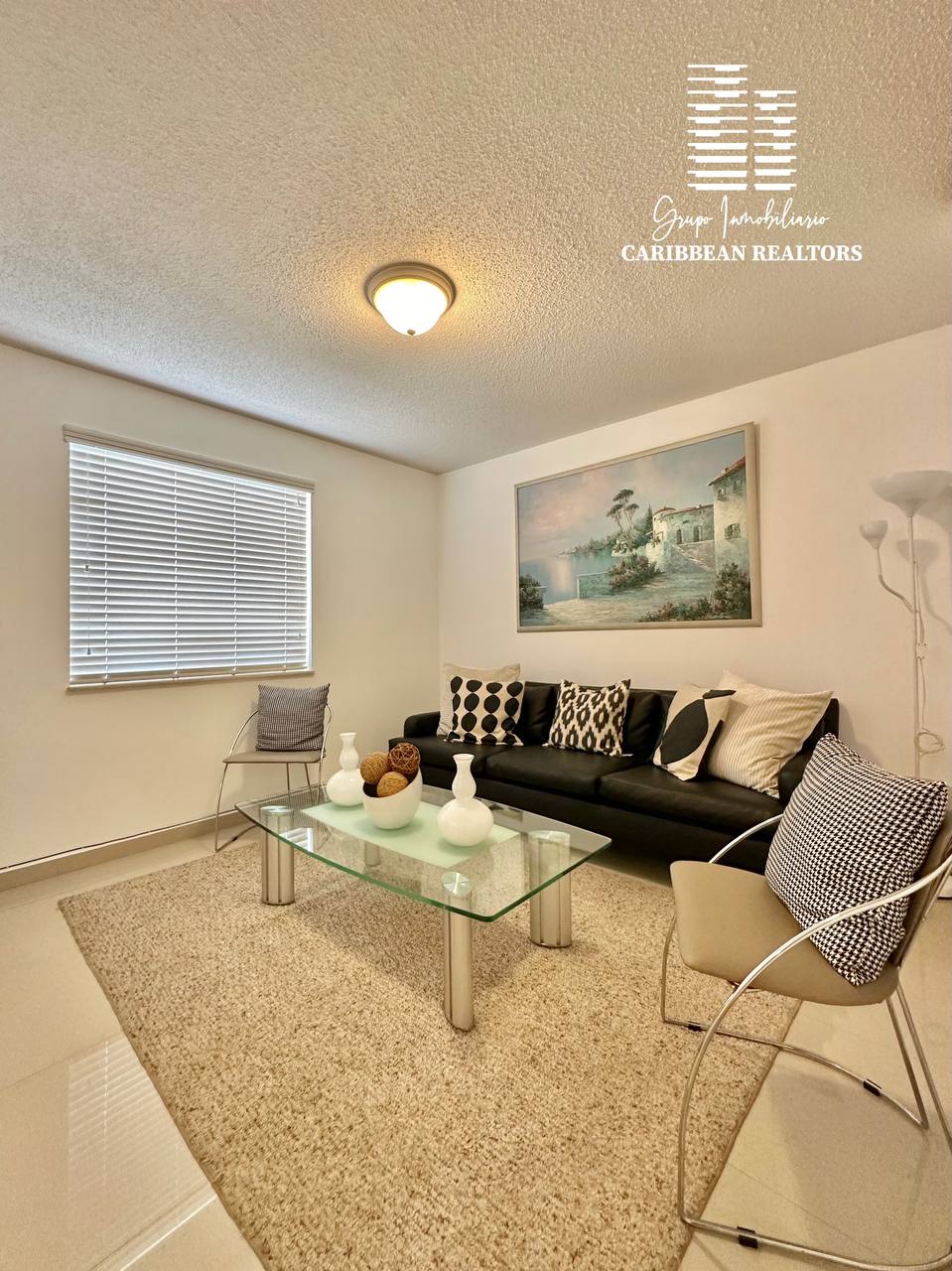 En Alquiler Acogedor Town House Ubicado En El Conjunto Porlamar Villas