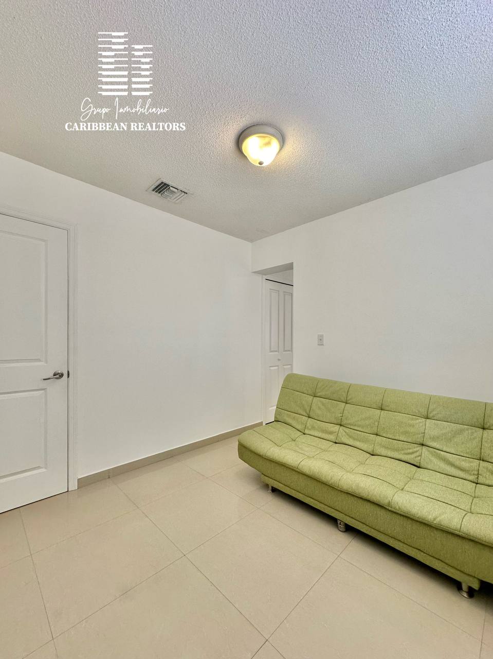 En Alquiler Acogedor Town House Ubicado En El Conjunto Porlamar Villas