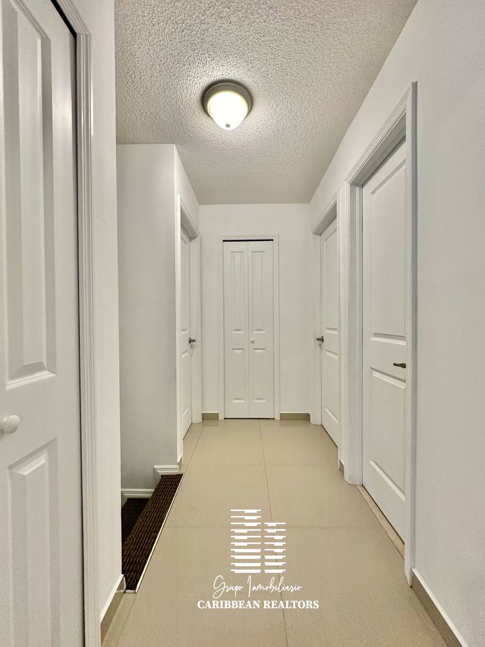 En Alquiler Acogedor Town House Ubicado En El Conjunto Porlamar Villas