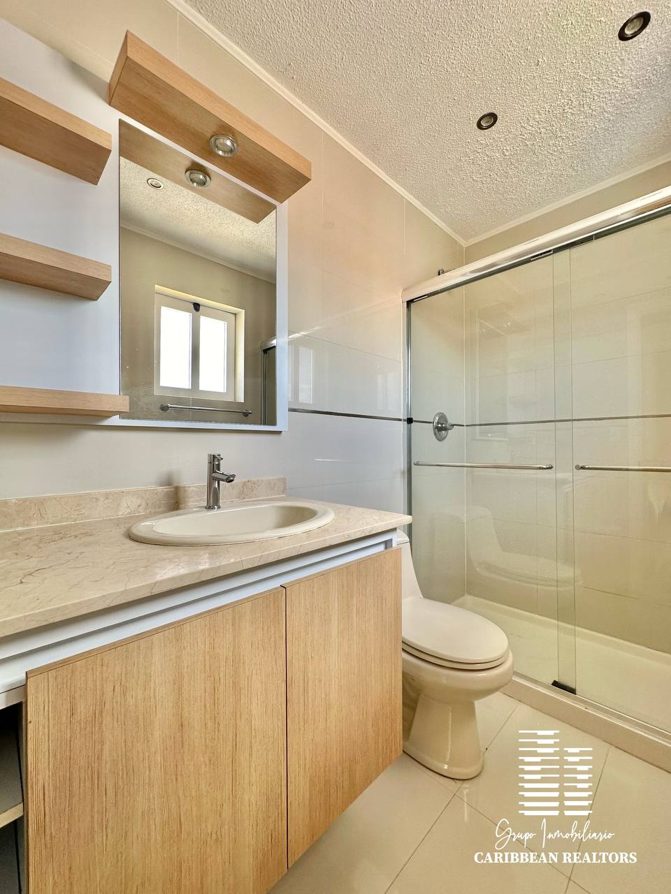 En Alquiler Acogedor Town House Ubicado En El Conjunto Porlamar Villas