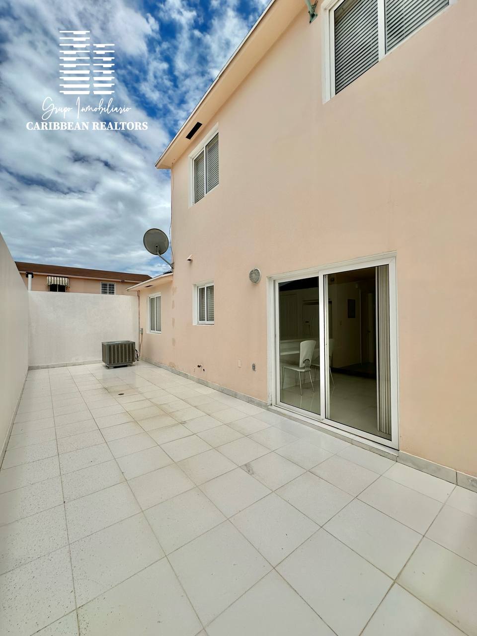 En Alquiler Acogedor Town House Ubicado En El Conjunto Porlamar Villas