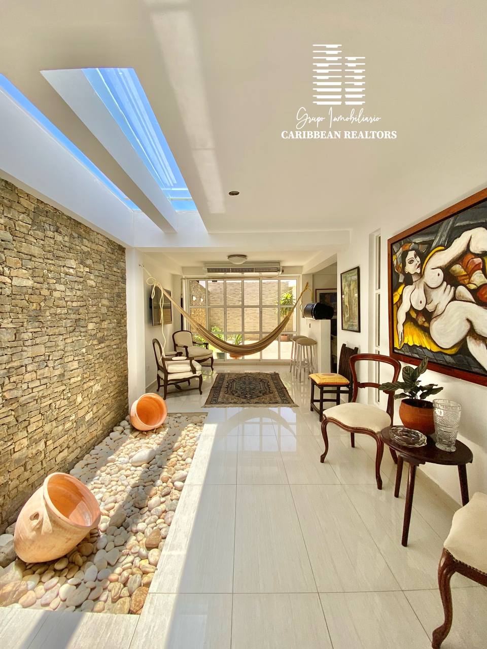 EN VENTA ESPACIOSO TOWN HOUSE EN EL CONJ RESD VIRGEN DEL VALLE 