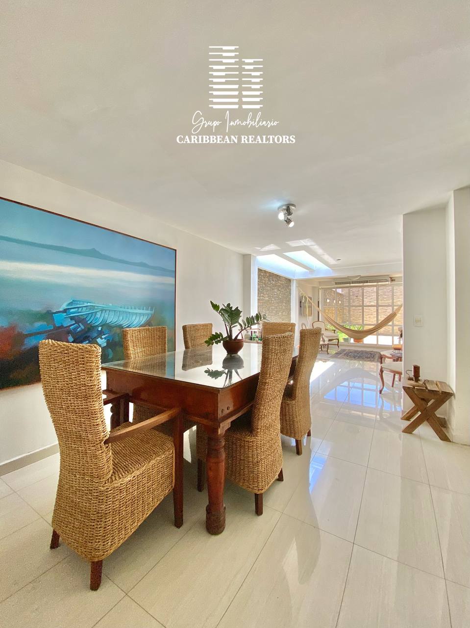 EN VENTA ESPACIOSO TOWN HOUSE EN EL CONJ RESD VIRGEN DEL VALLE 