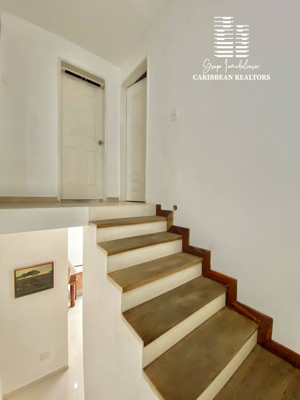 EN VENTA ESPACIOSO TOWN HOUSE EN EL CONJ RESD VIRGEN DEL VALLE 