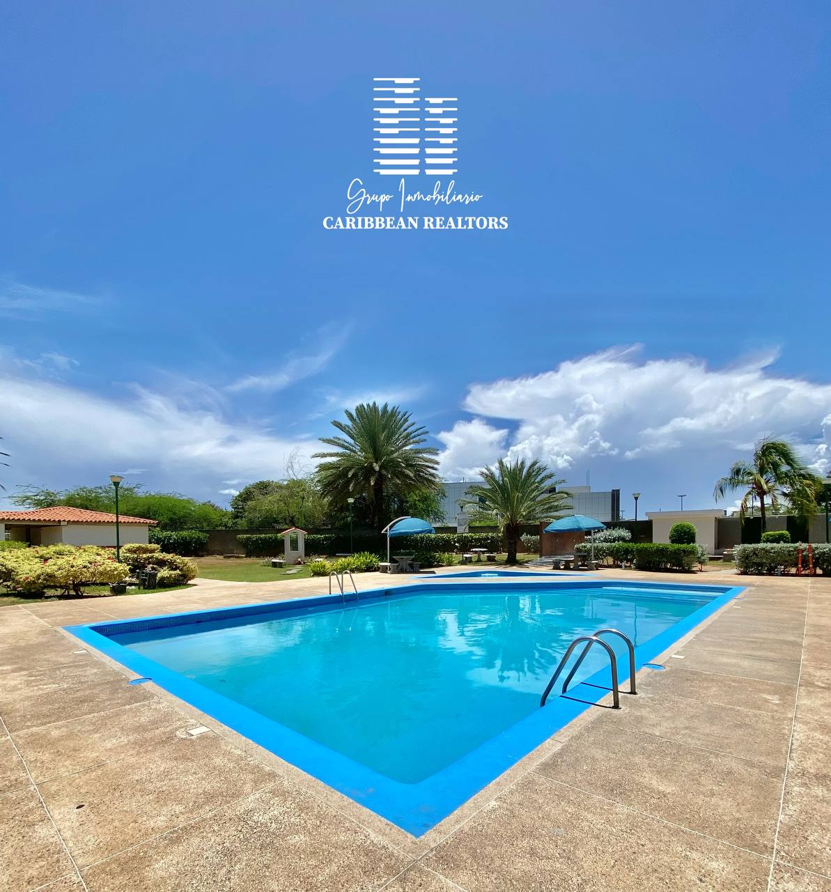 EN VENTA ESPACIOSO TOWN HOUSE EN EL CONJ RESD VIRGEN DEL VALLE 