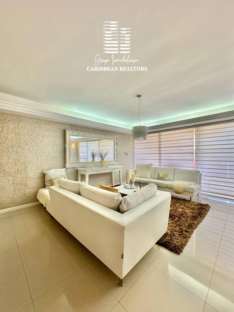 EN ALQUILER MODERNO TOWN HOUSE EN EL CONJ RESD. PLAZA REAL. PLAYA MORENO