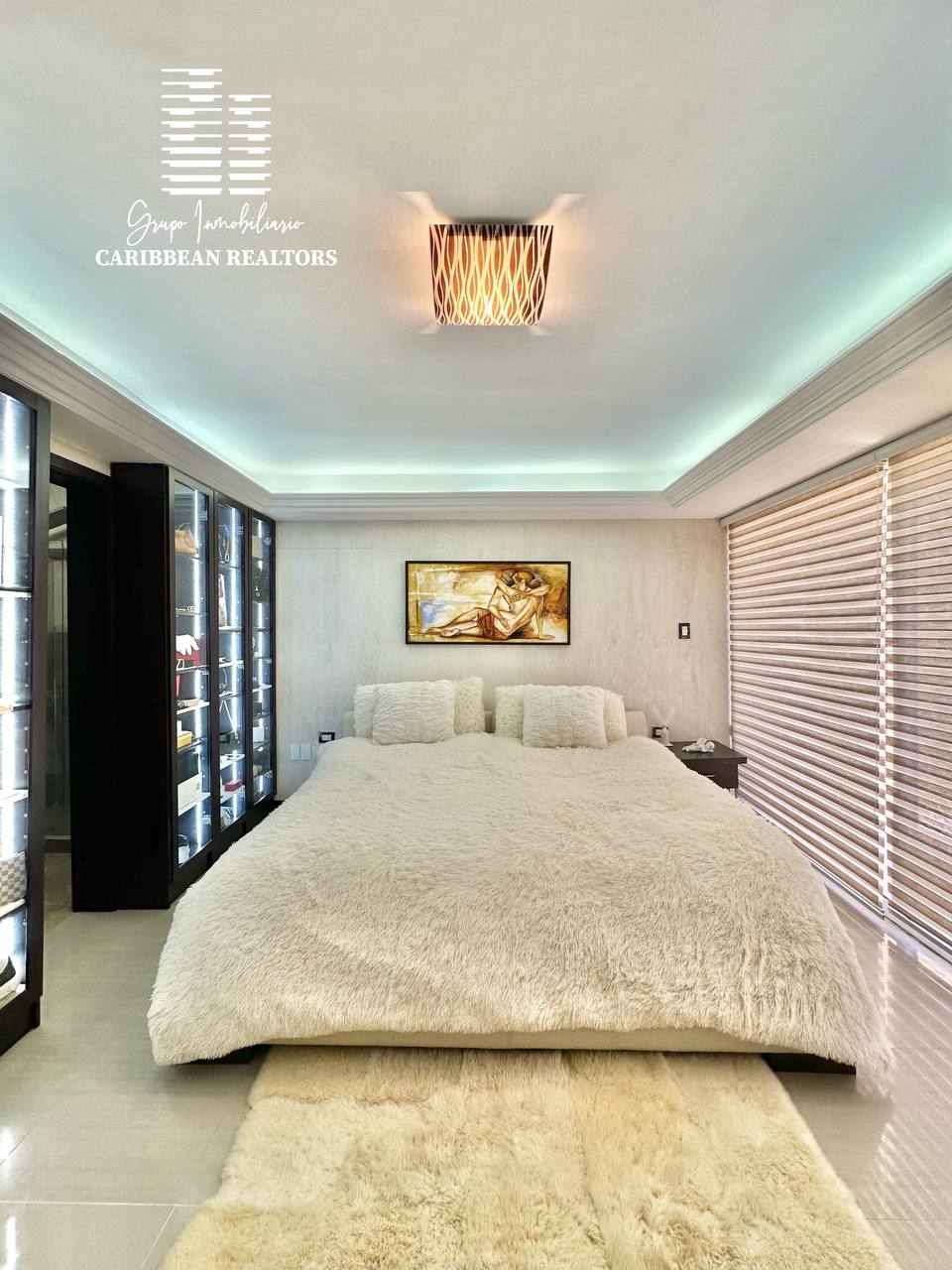 EN ALQUILER MODERNO TOWN HOUSE EN EL CONJ RESD. PLAZA REAL. PLAYA MORENO