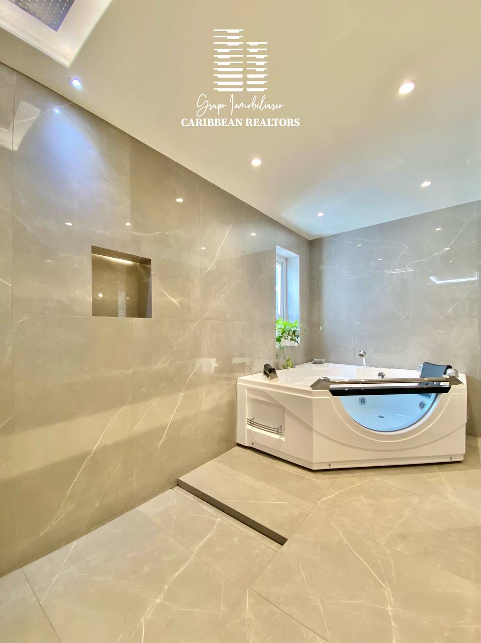 EN VENTA ELEGANTE CASA EN EL CONJ RESD MAJESTIC VILLAGE. LOS ROBLES