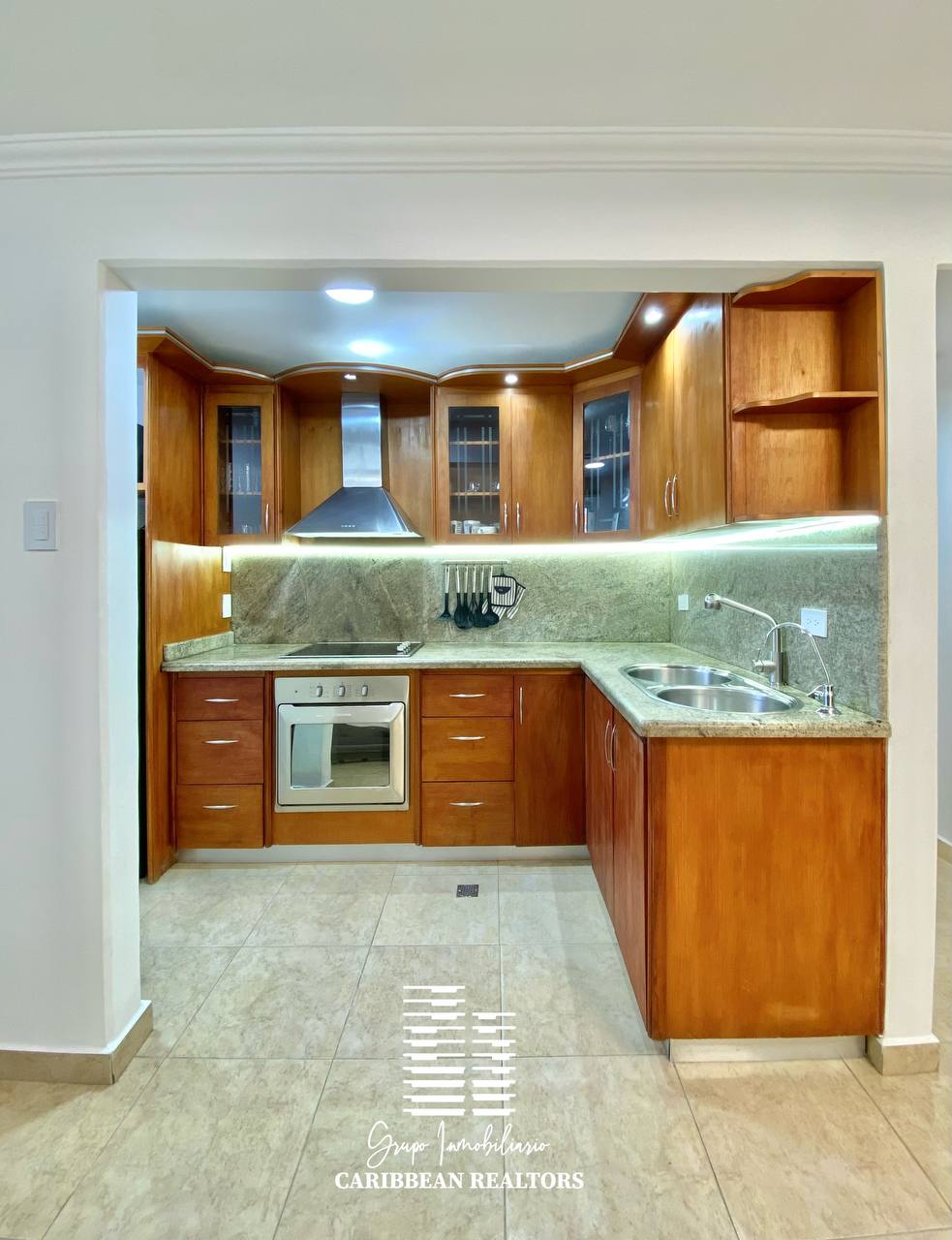 EN ALQUILER COMODO APARTAMENTO EN EL CONJ RESD ARCHIPIELAGO GARDEN. PLAYA EL ANGEL