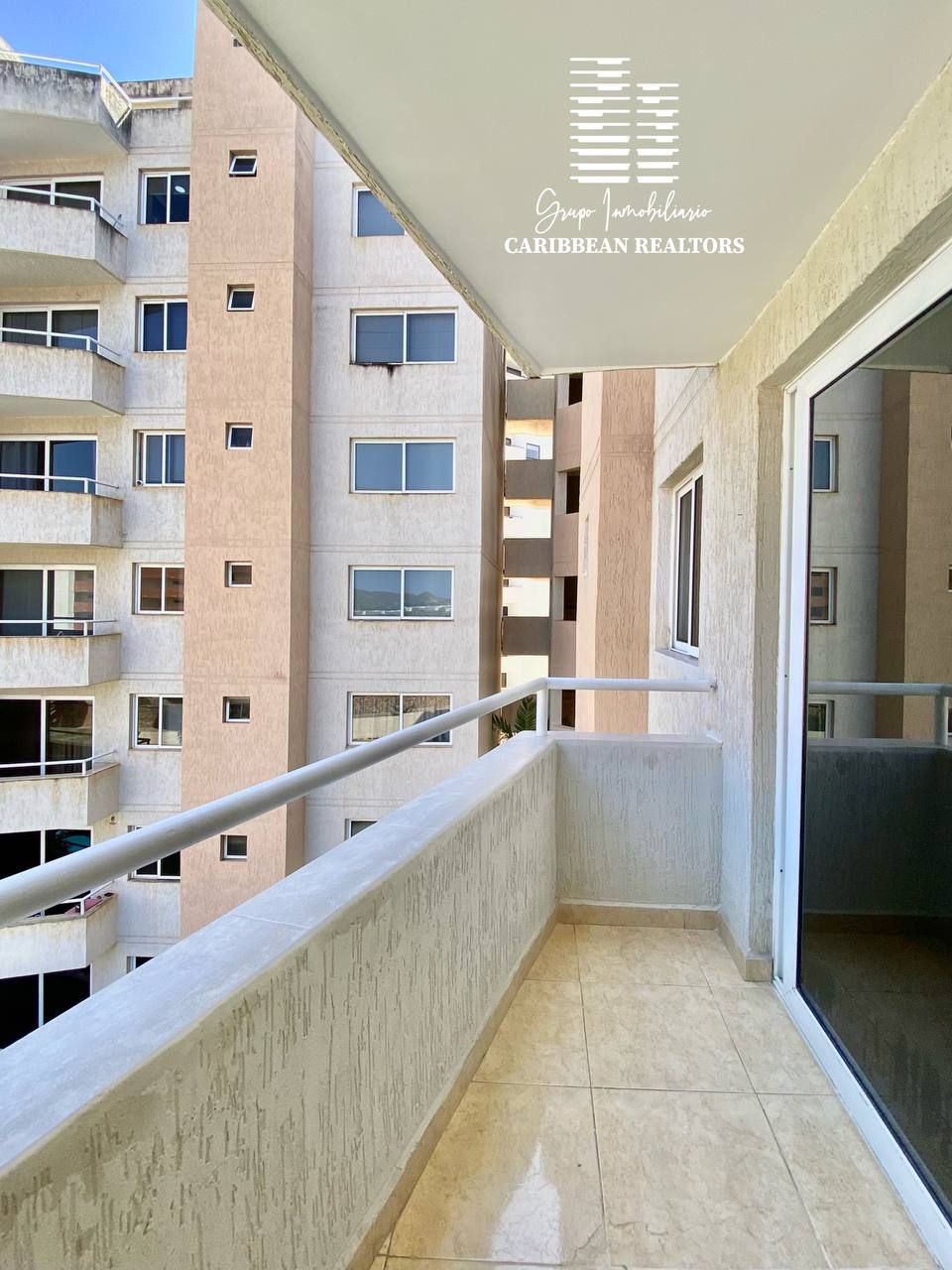 EN ALQUILER COMODO APARTAMENTO EN EL CONJ RESD ARCHIPIELAGO GARDEN. PLAYA EL ANGEL