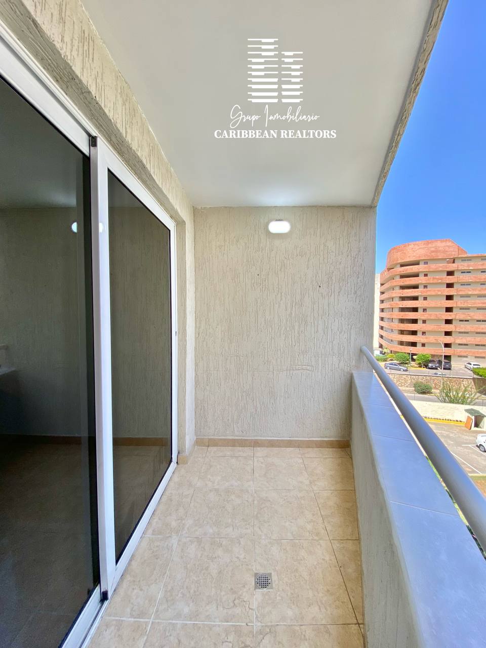 EN ALQUILER COMODO APARTAMENTO EN EL CONJ RESD ARCHIPIELAGO GARDEN. PLAYA EL ANGEL