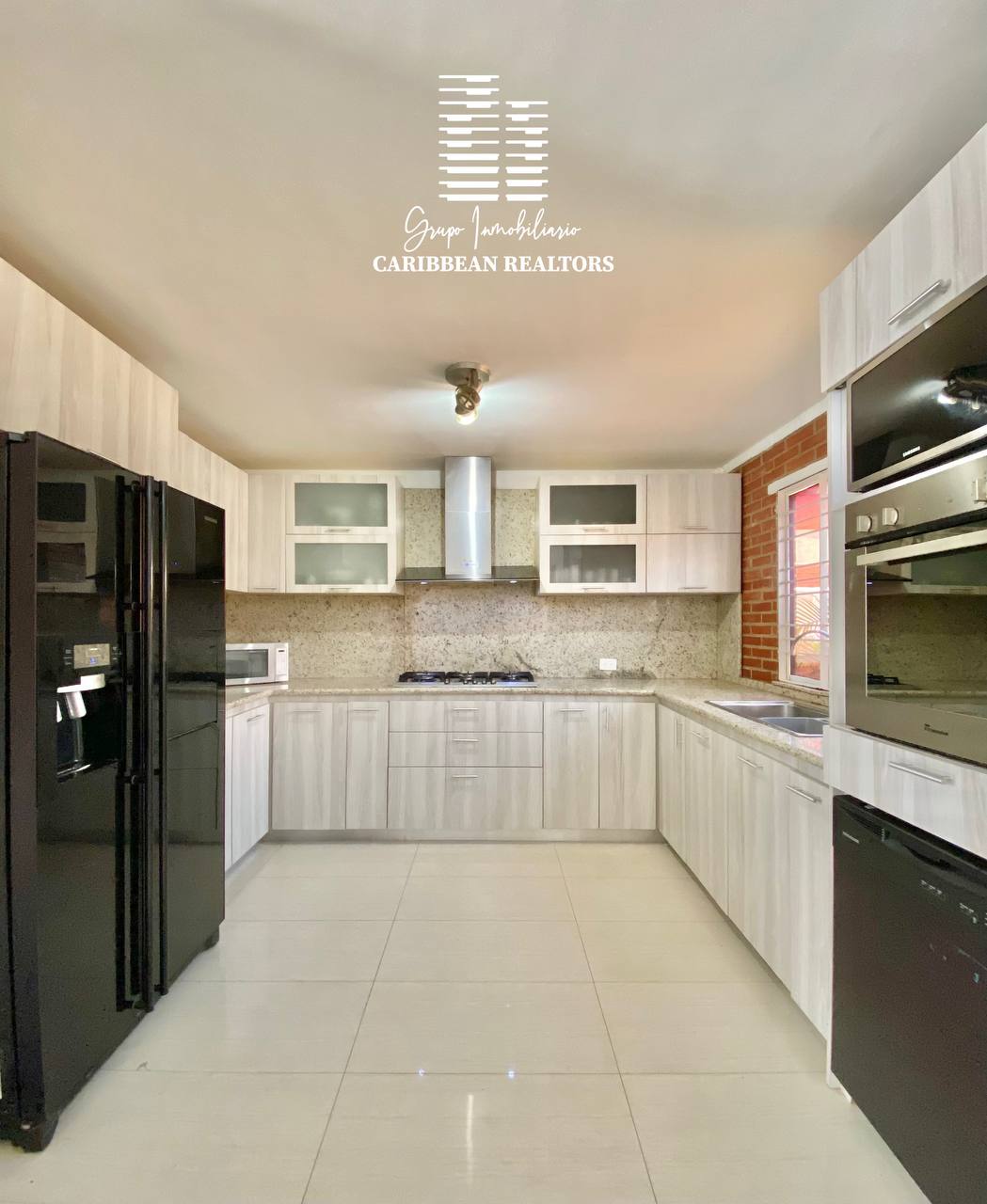 EN VENTA TOWN HOUSE EN EL CONJ RESD TERRAZAS DEL VALLE. EL VALLE DEL ESPIRITU SANTO