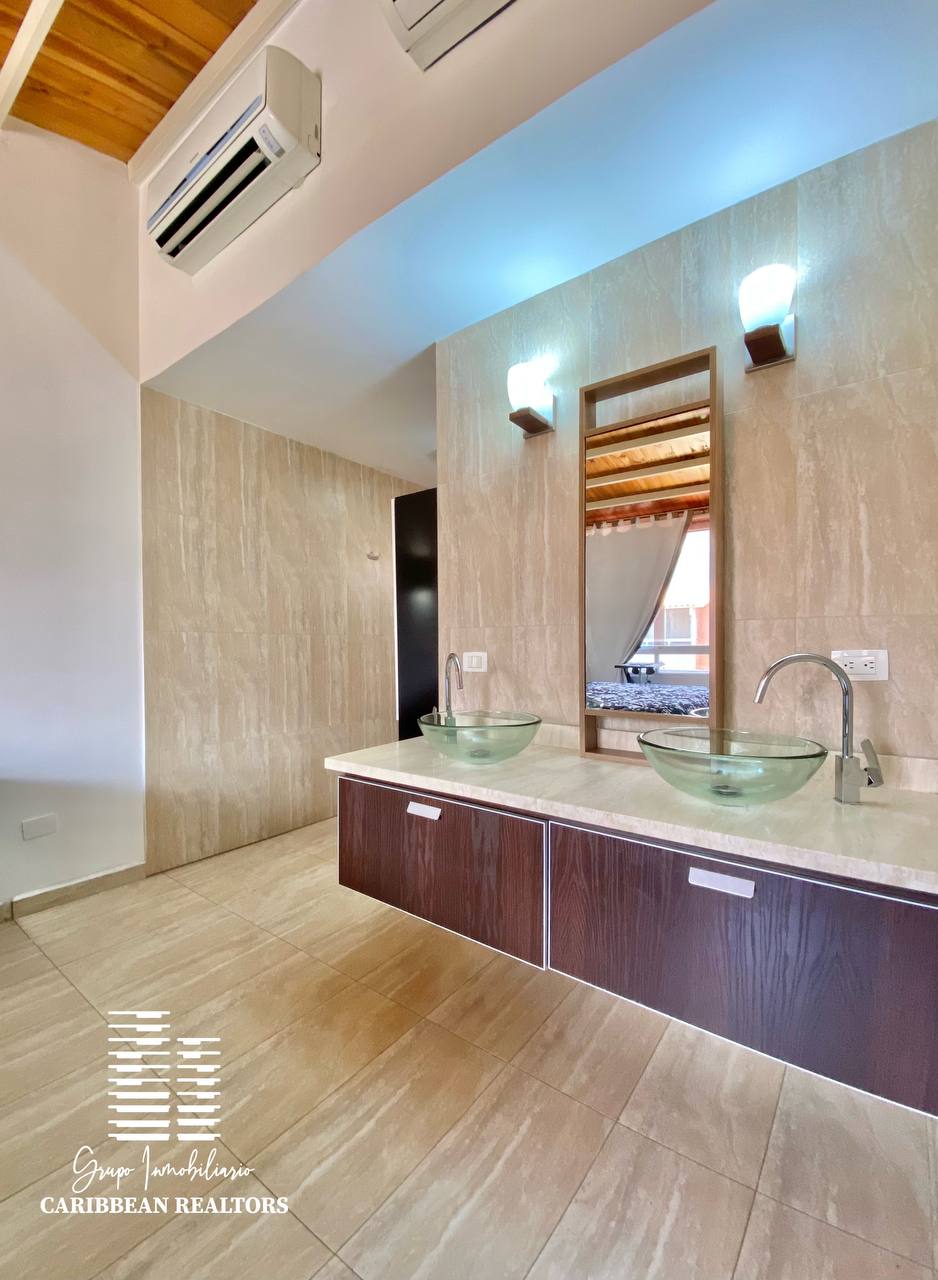 EN VENTA TOWN HOUSE EN EL CONJ RESD TERRAZAS DEL VALLE. EL VALLE DEL ESPIRITU SANTO