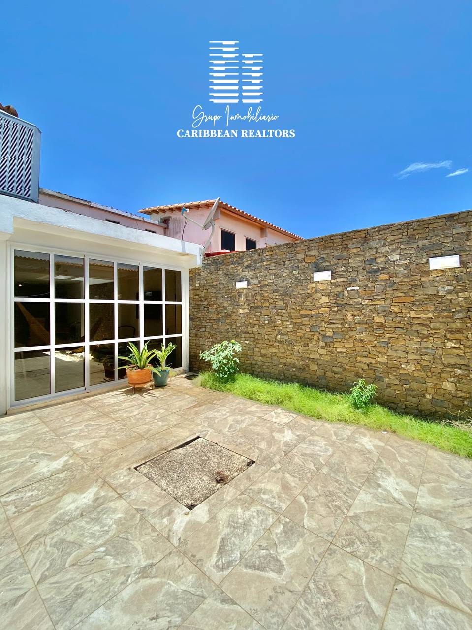 EN VENTA TOWN HOUSE EN EL CONJ RESD TERRAZAS DEL VALLE. EL VALLE DEL ESPIRITU SANTO