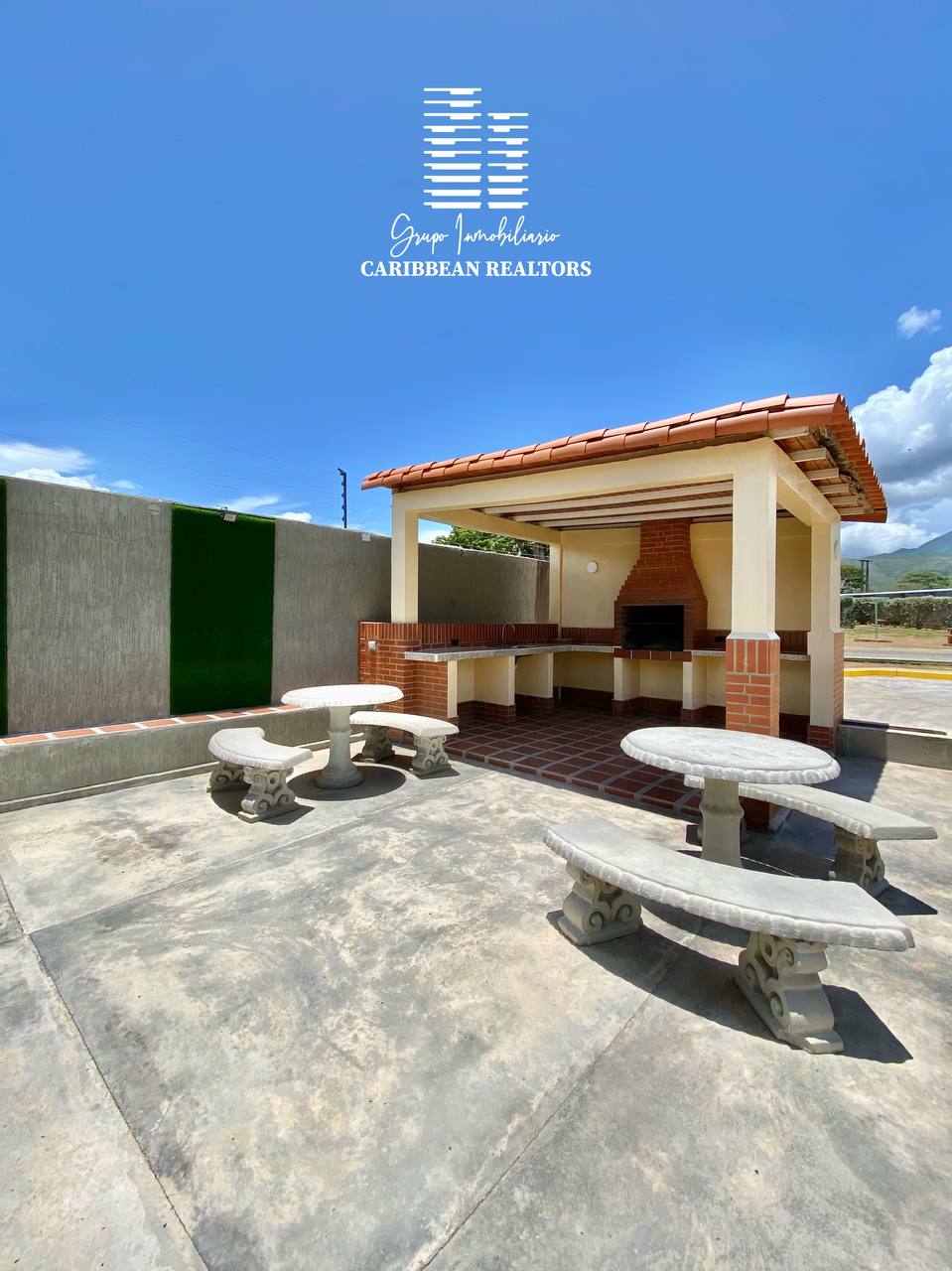 EN VENTA TOWN HOUSE EN EL CONJ RESD TERRAZAS DEL VALLE. EL VALLE DEL ESPIRITU SANTO