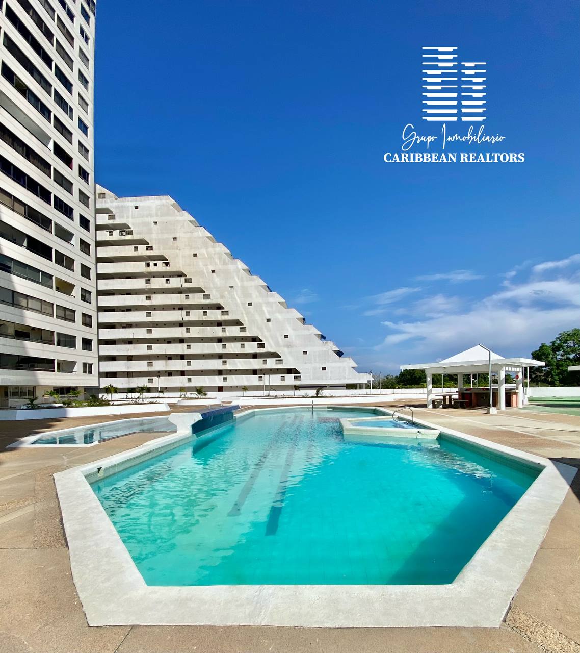 EN VENTA APARTAMENTO CON VISTA AL MAR EN  BAHIA DEL MORRO 