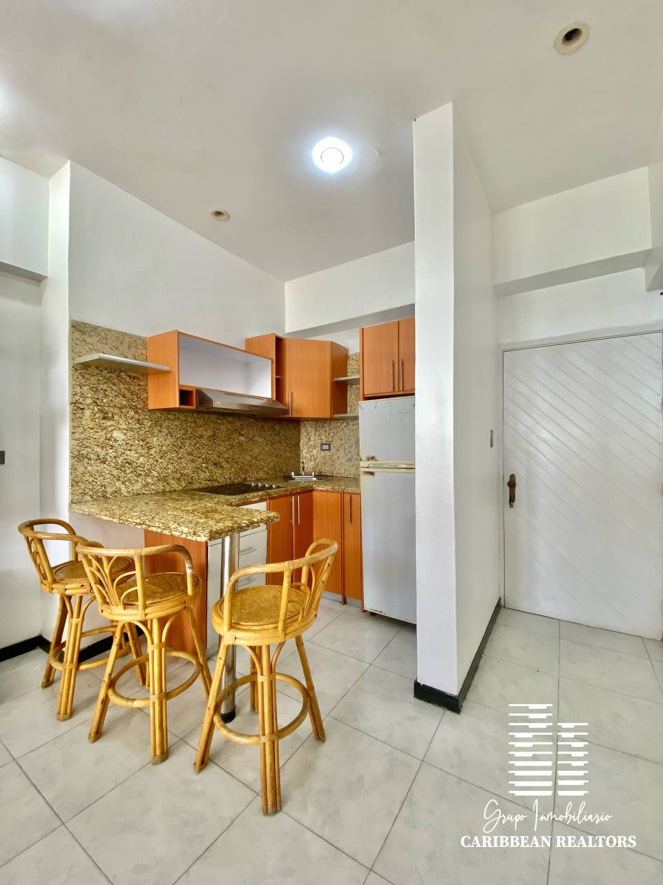 EN VENTA APARTAMENTO CON VISTA AL MAR EN  BAHIA DEL MORRO 