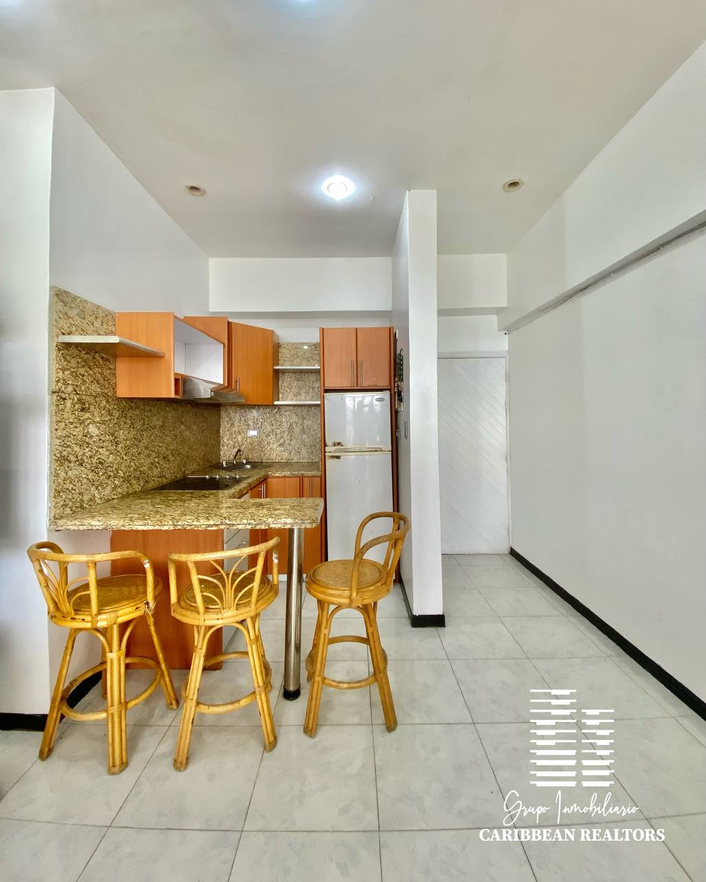 EN VENTA APARTAMENTO CON VISTA AL MAR EN  BAHIA DEL MORRO 