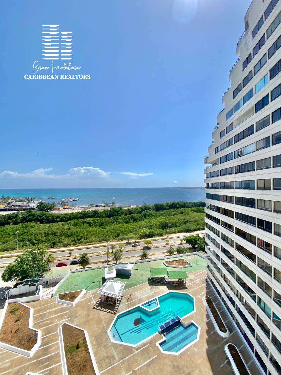 EN VENTA APARTAMENTO CON VISTA AL MAR EN  BAHIA DEL MORRO 