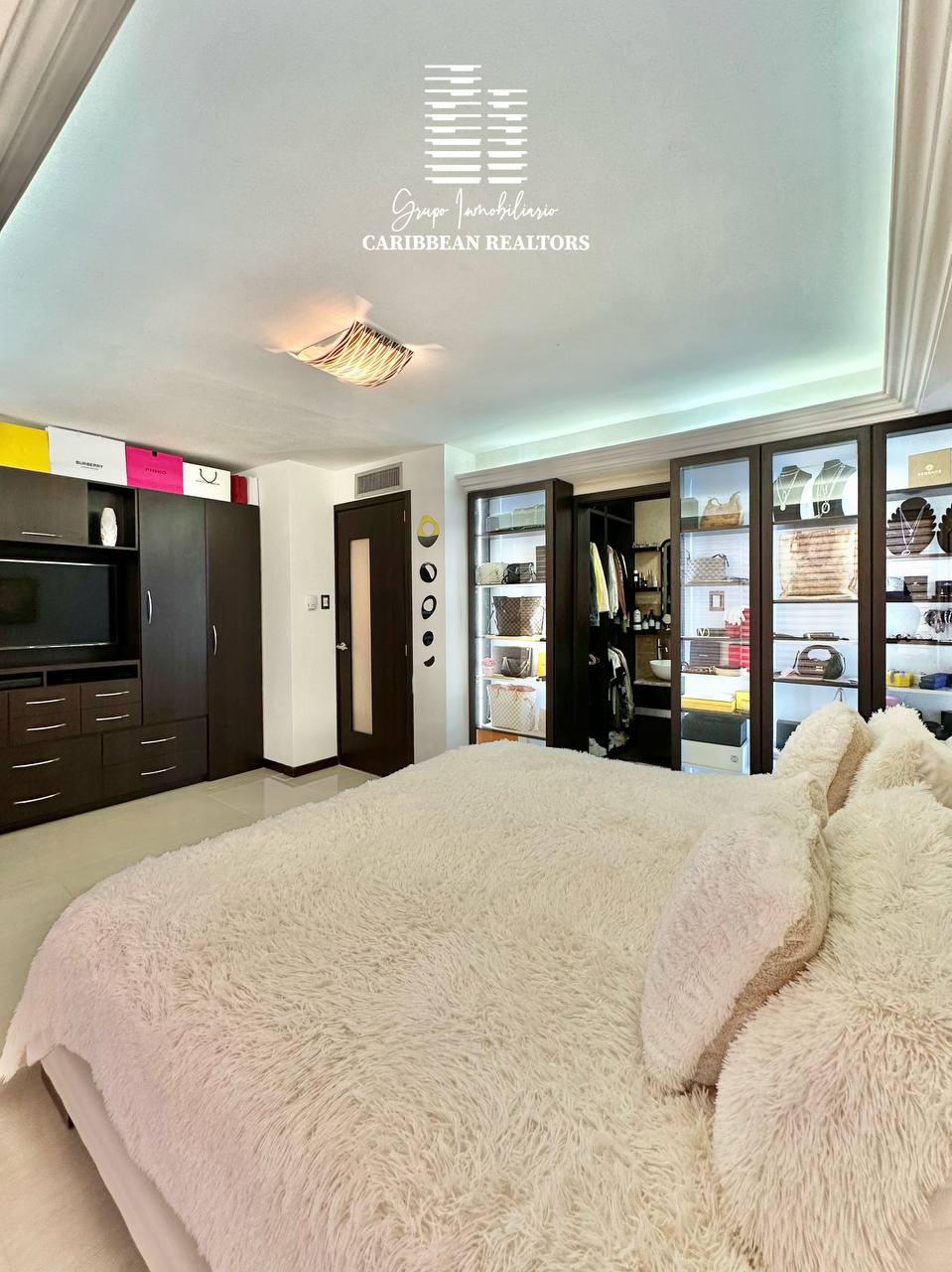 EN VENTA TOWN HOUSE EN EL CONJ RESD PLAZA REAL. PLAYA MORENO 